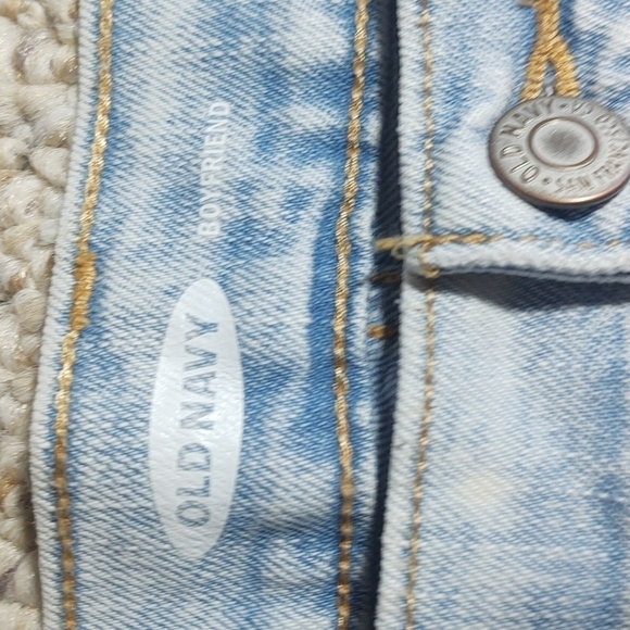 Old Navy Boyfriend Light Wash Distressed Denim Shorts Sz 20 - Picture 4 of 8